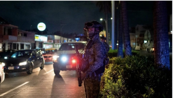 Comando armado irrumpe en vivienda y balea a hijo de exfuncionario en Veracruz